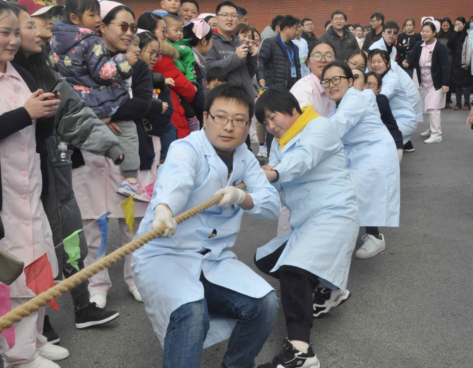职工拔河比赛