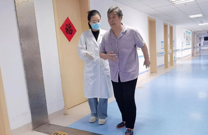 再执毛线针：中西康复联手助力季阿婆跨越中风障碍