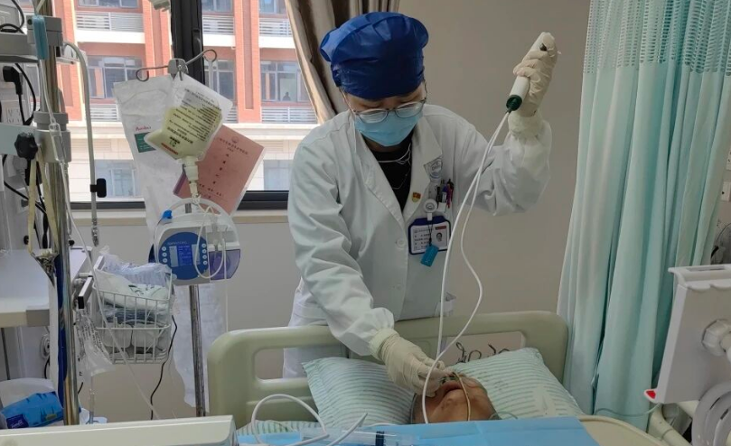 东海医疗丨小“镜”大作为：我们和九旬重症老人的相向奔赴