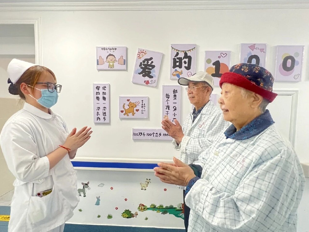 东海医疗 | 勿忘我驿站之童年的“拍手操”：你拍一，我拍一......