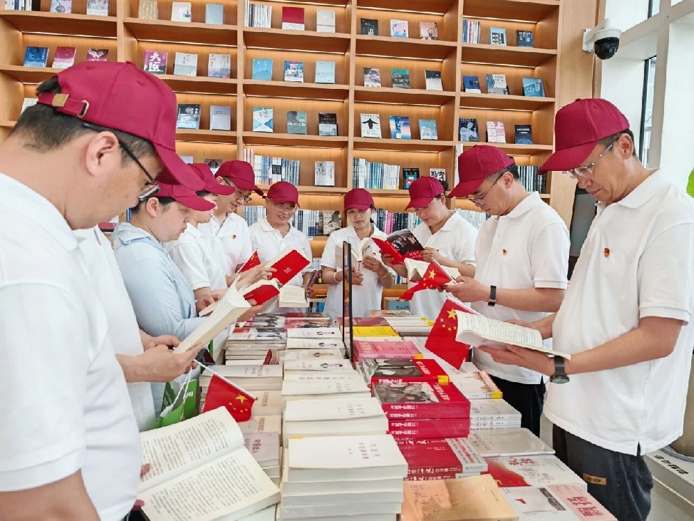 青年干部话发展 | 青春聚力，实干赋能：以青年担当绘就医养融合新篇章