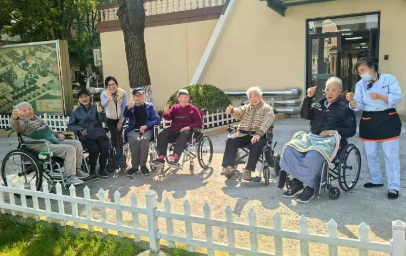 东海温暖｜平凡的生活中，护工与“娇娇”阿婆的温情岁月