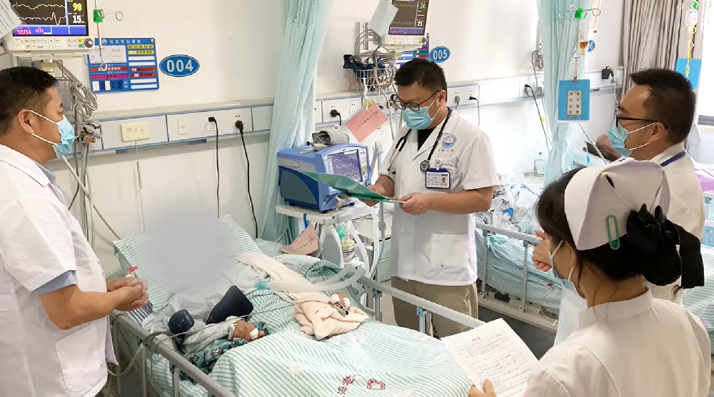 献礼医师节 | 我院开展“以赛促优强技能，以心为镜护安康”三级医师查房活动