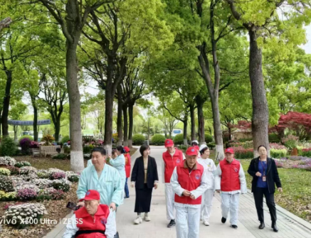 东海温度 | 走进上海鲜花港，一场献给认知障碍长者的春日疗愈之旅